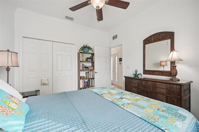 bedroom with ceiling fan, crown molding, and a closet