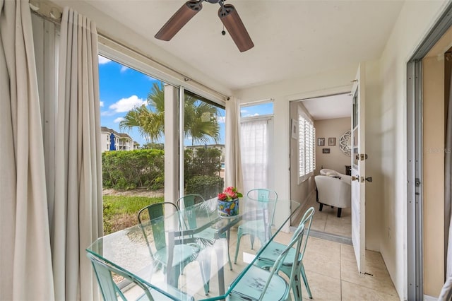 sunroom with ceiling fan