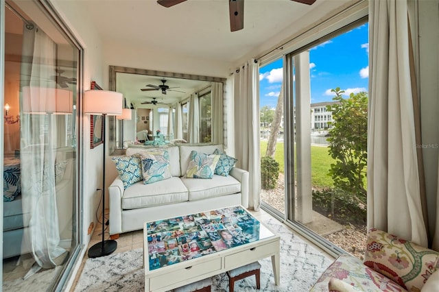 sunroom with ceiling fan