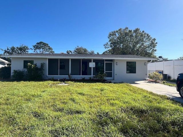 single story home featuring a front lawn