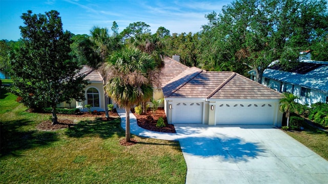 view of front of home featuring a front yard and a garage