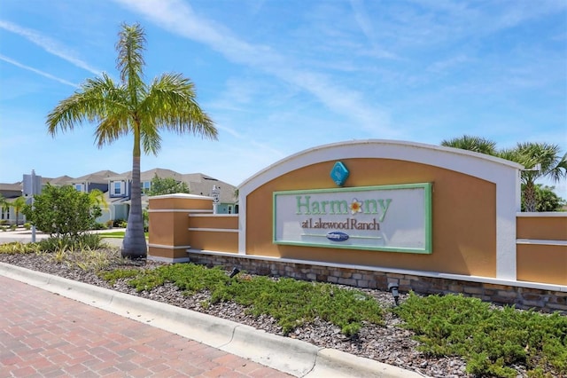 view of community / neighborhood sign