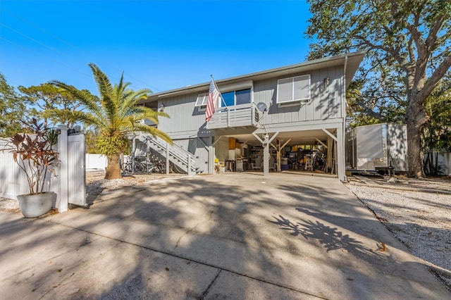 view of front facade featuring a carport