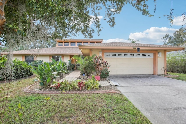 view of front of property featuring a front lawn and a garage