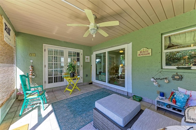 view of patio featuring a ceiling fan