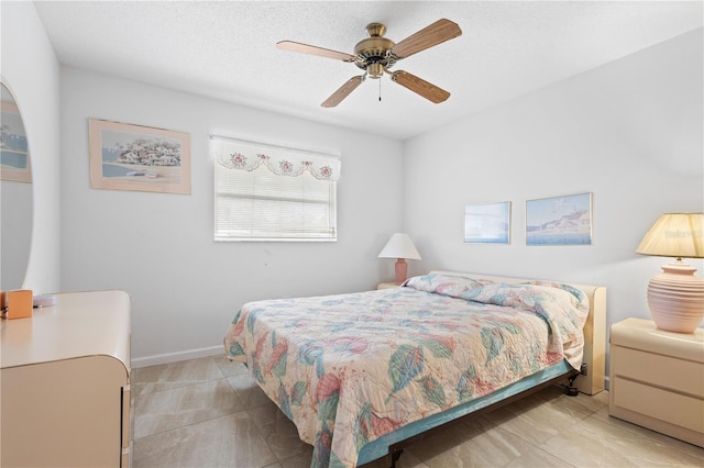 bedroom featuring ceiling fan and a textured ceiling