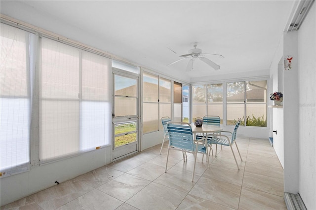 sunroom with ceiling fan