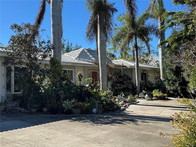 view of front of property