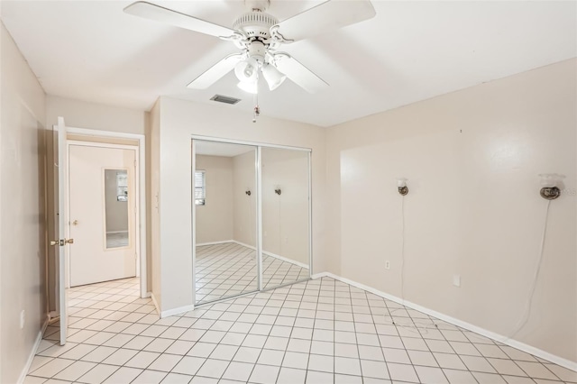 unfurnished bedroom with ceiling fan and a closet