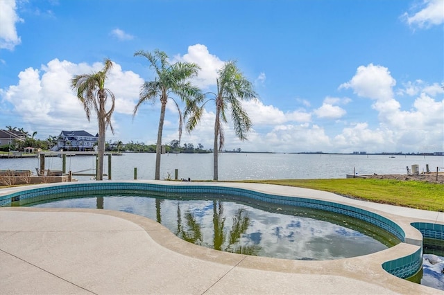 Listing photo 3 for 1750 Southpointe Dr, Sarasota FL 34231