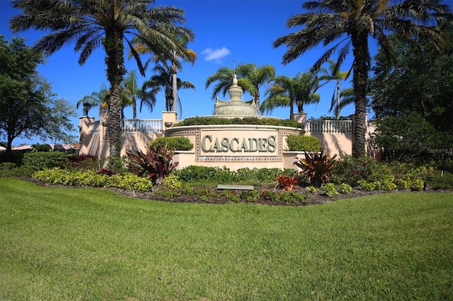 community / neighborhood sign featuring a lawn