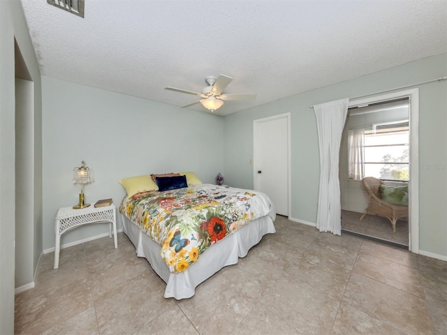 bedroom featuring ceiling fan and a textured ceiling