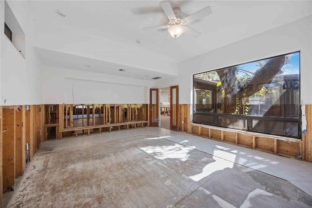 unfurnished room with ceiling fan