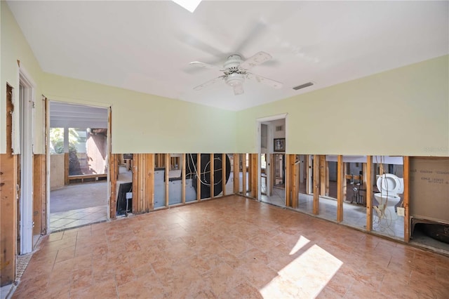 empty room with ceiling fan