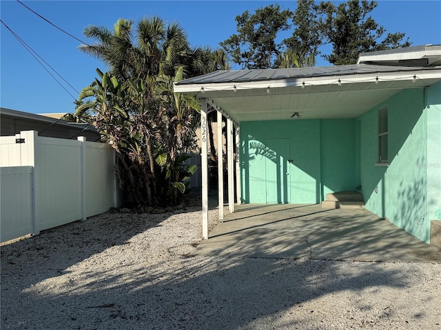 view of yard featuring a carport