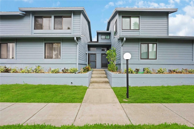 view of front of home featuring a front lawn