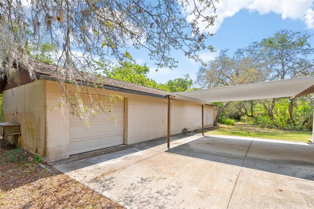 2807 Country River Dr, Parrish, FL 34219 - garage with driveway
