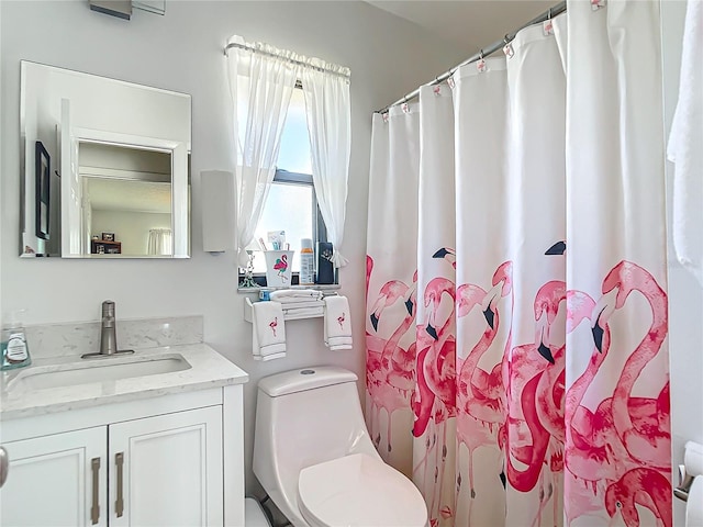 bathroom with a shower with curtain, vanity, and toilet