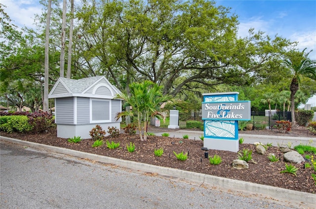 view of community / neighborhood sign