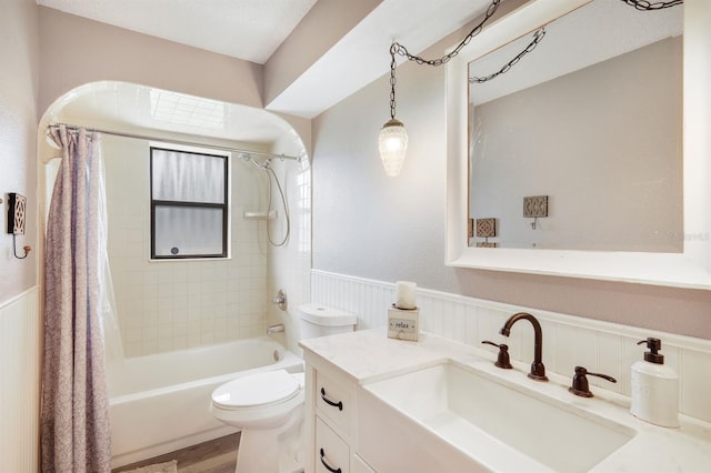 full bathroom featuring hardwood / wood-style flooring, vanity, toilet, and shower / bath combo with shower curtain