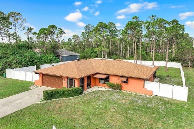 view of front of house featuring a front yard and a garage