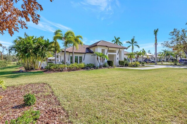 7003 River Club Blvd, Bradenton, FL 34202 - view of front of home featuring stucco siding and a front yard