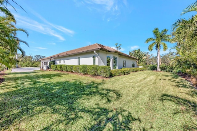 7003 River Club Blvd, Bradenton, FL 34202 - view of side of home with stucco siding and a lawn