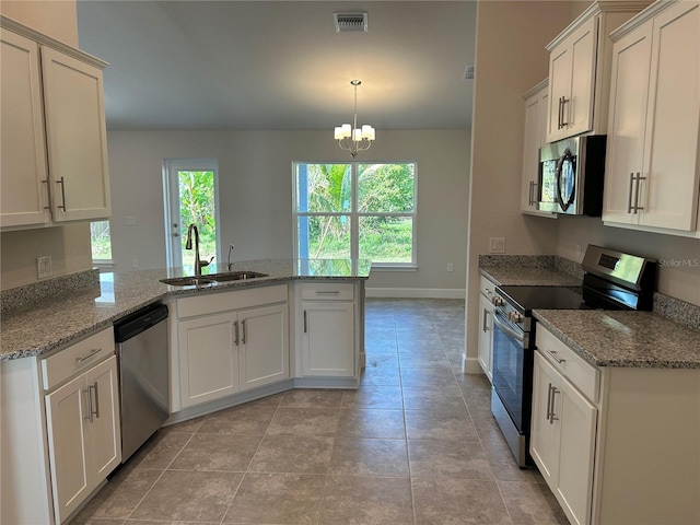 kitchen with white cabinetry, sink, kitchen peninsula, and stainless steel appliances