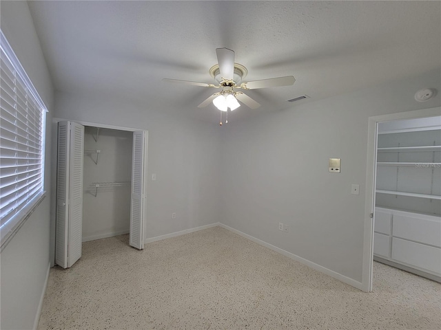 unfurnished bedroom featuring ceiling fan and a closet