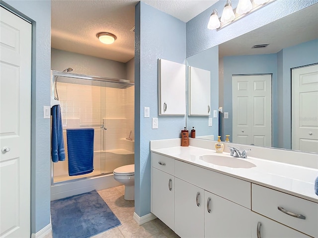 bathroom featuring tile patterned floors, a textured ceiling, toilet, and an enclosed shower