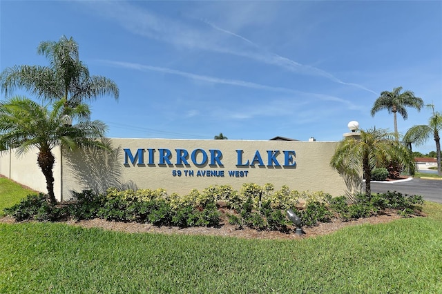 community sign with a lawn