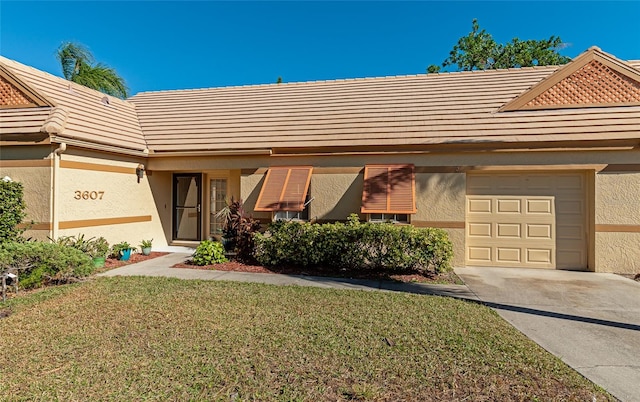 view of front facade with a garage and a front yard