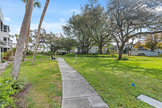 view of property's community featuring a lawn