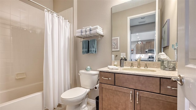 7525 Alumni Trl, Sarasota, FL 34243 - bathroom with vanity and shower / tub combo