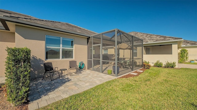 7525 Alumni Trl, Sarasota, FL 34243 - rear view of house featuring a patio, a yard, stucco siding, and a lanai