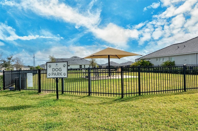 7525 Alumni Trl, Sarasota, FL 34243 - view of yard