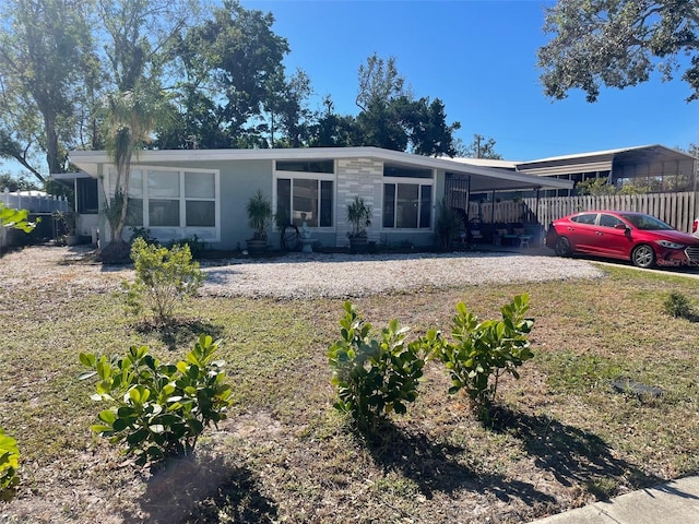 single story home with a carport