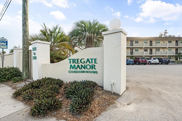 view of community / neighborhood sign