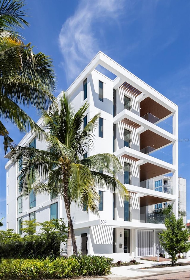 509 Golden Gate Pt Unit 3, Sarasota, FL 34236 - view of apartment building / complex