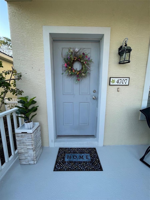 view of exterior entry with stucco siding