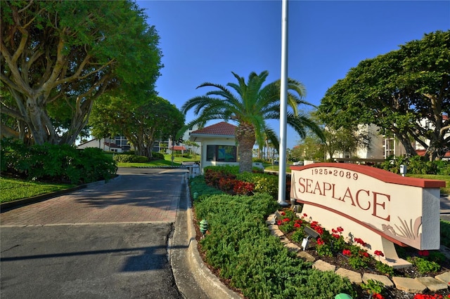 view of community / neighborhood sign