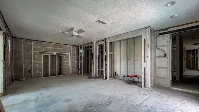 misc room with a textured ceiling and ceiling fan