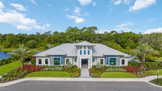 view of front of house with a front yard