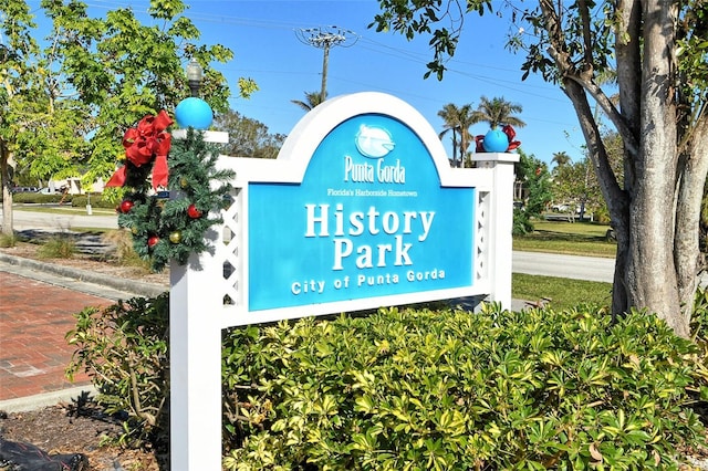 view of community / neighborhood sign