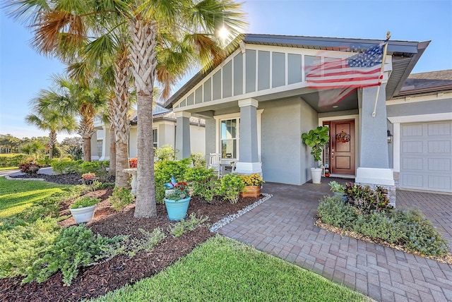 view of front of house with covered porch and a garage