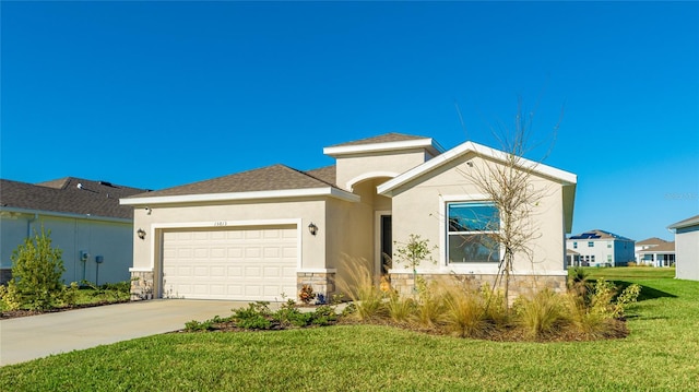 view of front of property featuring a garage and a front yard