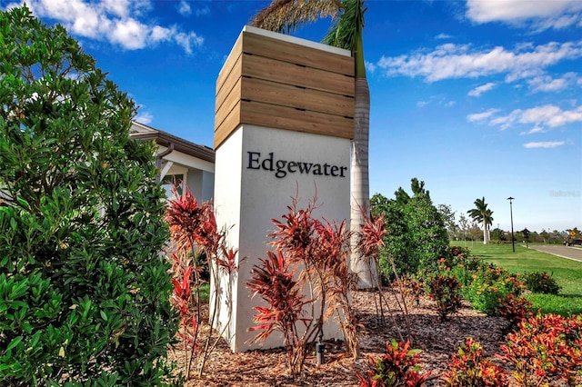 view of community / neighborhood sign