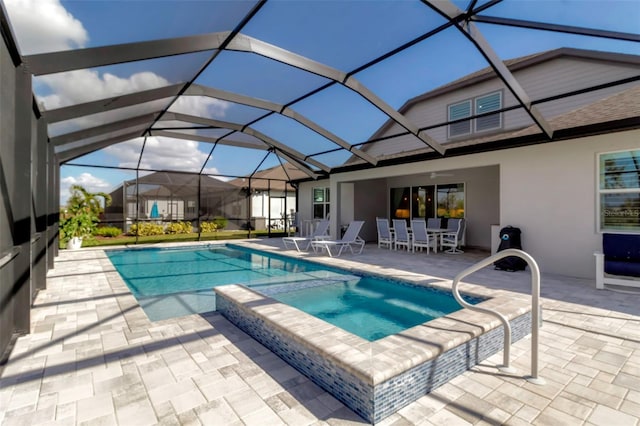 view of swimming pool with an in ground hot tub, a lanai, and a patio area