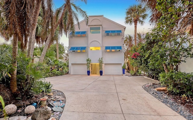 view of front facade with a garage