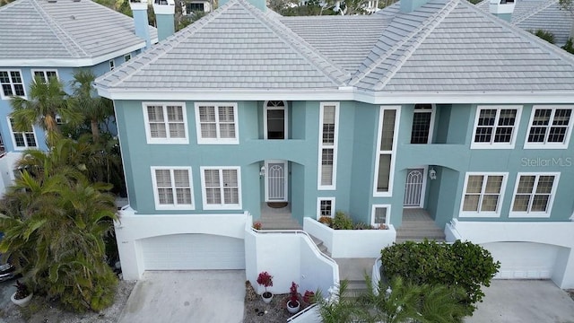 view of front facade with a garage